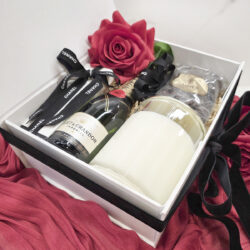 Magnetic Gift Box - 25x20x9cm / White